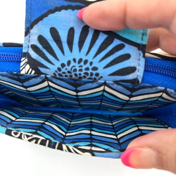 Vera Bradley All In One Wristlet Wallet Blue Floral Pattern Card Holder - Picture 3 of 8
